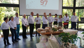 LOS LÍDERES CAFETEROS VIRGILIO CLAVIJO LÓPEZ Y MARÍA MERCEDES CUARTAS DE MEJÍA, HOMENAJEADOS EN LOS 97 AÑOS DEL COMITÉ DEPARTAMENTAL DE CAFETEROS