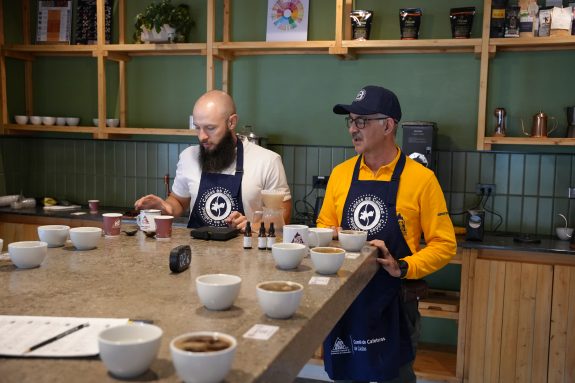 Campeón nacional de cafés filtrados cató los cafés de Caldas presentados en la SCA de Houston