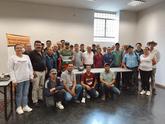 El Comité de Cafeteros de Caldas fortalece las capacidades en el manejo y calibración de despulpadoras de café