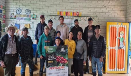 El Extensionista Informa: Manuela Mejía Montoya Caficultores de El Cardal se capacitan sobre nutrición de cultivos en el marco de la campaña nacional ¡FERTILIZAR LE CONVIENE!