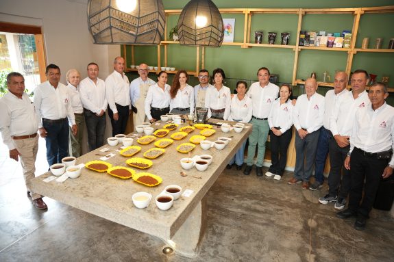 Líderes cafeteros vivieron una experiencia sensorial y formativa en torno al café de Caldas