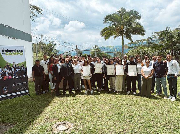 62 jóvenes celebran su título técnico gracias al proyecto La Universidad en el Campo