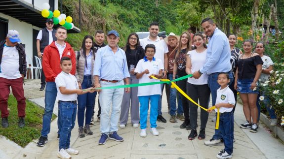Pácora avanza en conectividad rural con nuevo tramo de placa huella en la vereda La Loma