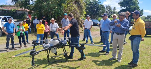 Tecnología de precisión revoluciona la caficultura con aspersión de drones