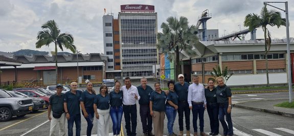 El presidente del Comité de Cafeteros de Caldas y el Comité Municipal de Cafeteros de Palestina recorrieron Buencafé Liofilizado