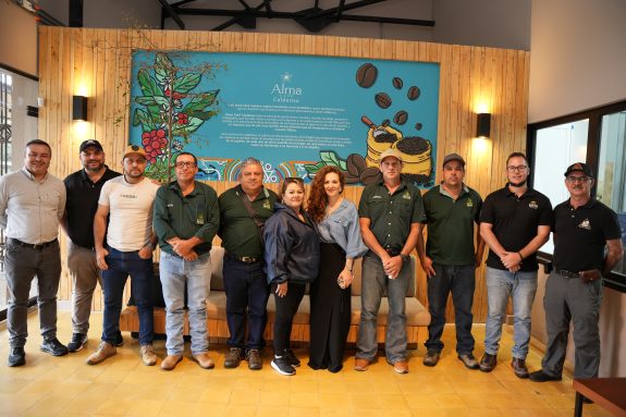 El Comité de Cafeteros de Caldas recibe a Cooperativa de Caficultores de Costa Rica, CoopeTarrazú.