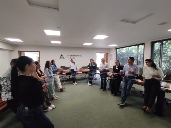 Comité de Cafeteros de Caldas avanza en la implementación de la política de equidad de género con el taller “Ofelia no está sola”.