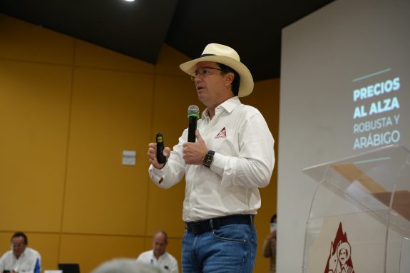 “El café es un proyecto de vida contemporáneo”: Germán Bahamón hace un llamado a valorar el campo y quedarse en Colombia