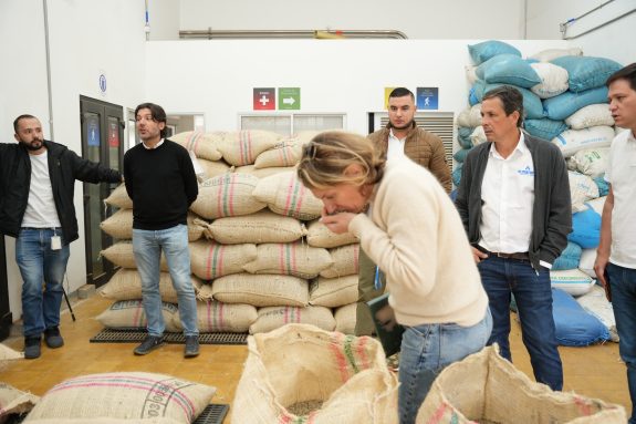 La Federación al lado del productor: una visita que reafirma compromiso y pasión por el café colombiano.