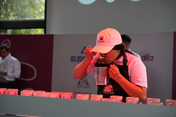 Caldas, anfitrión del XIV Campeonato Nacional de Catadores: el talento del café colombiano se reúne en el Recinto del Pensamiento