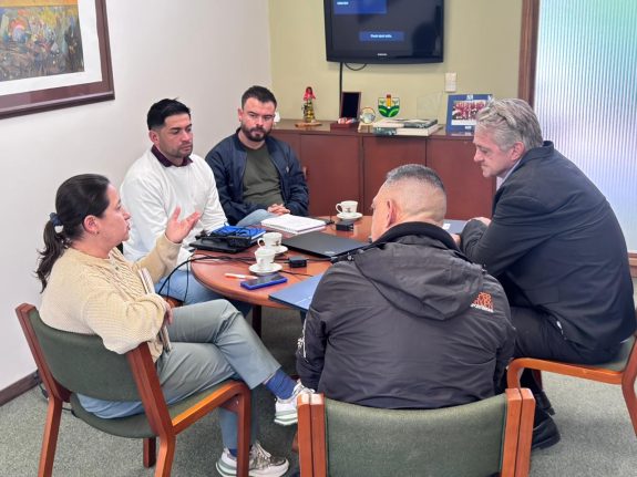 Presidente de la Golden Columbia Foundation destaca el modelo educativo del Comité de Cafeteros de Caldas y propone futuras alianzas