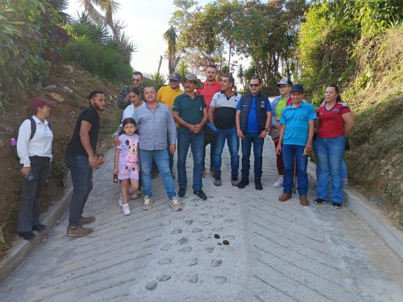 Con trabajo articulado, comunidades rurales de Filadelfia fortalecen su conectividad vial