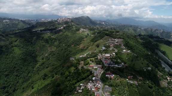 Manizales avanza en convenios de competitividad, vías y educación para fortalecer a las familias cafeteras
