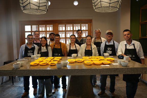 Formación que transforma: balance positivo de los cursos de catación y tostión del Comité de Cafeteros, la Fundación Manuel Mejía y la Real Academía del Café