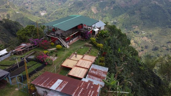 Más de 1.200 caficultores beneficiados con secaderos solares en Caldas